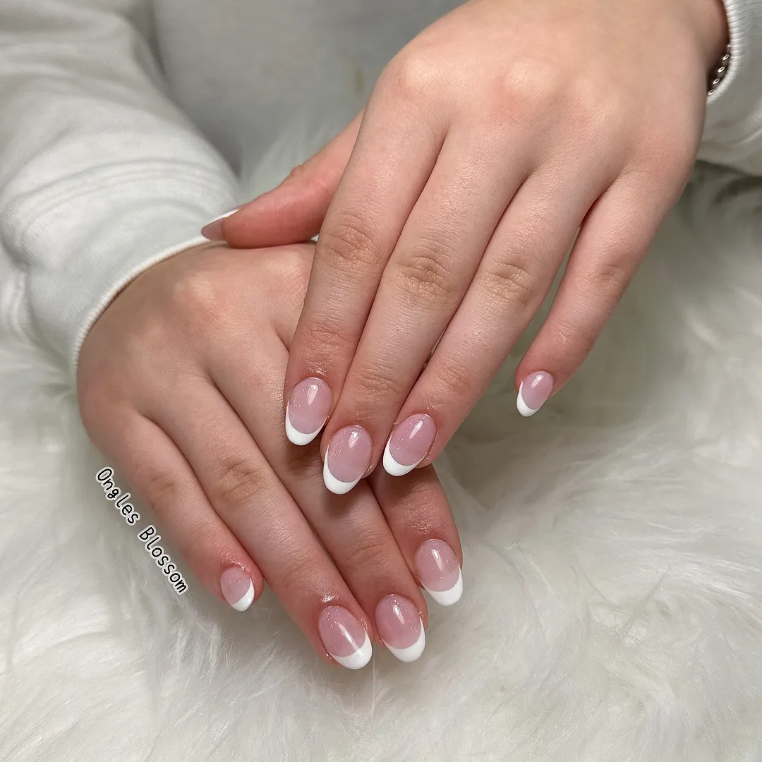 Midnight glossy nails by Ongles Blossom
