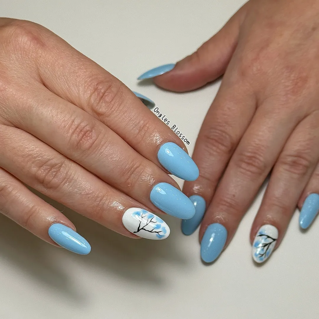 Blue chrome almond nails by Ongles Blossom